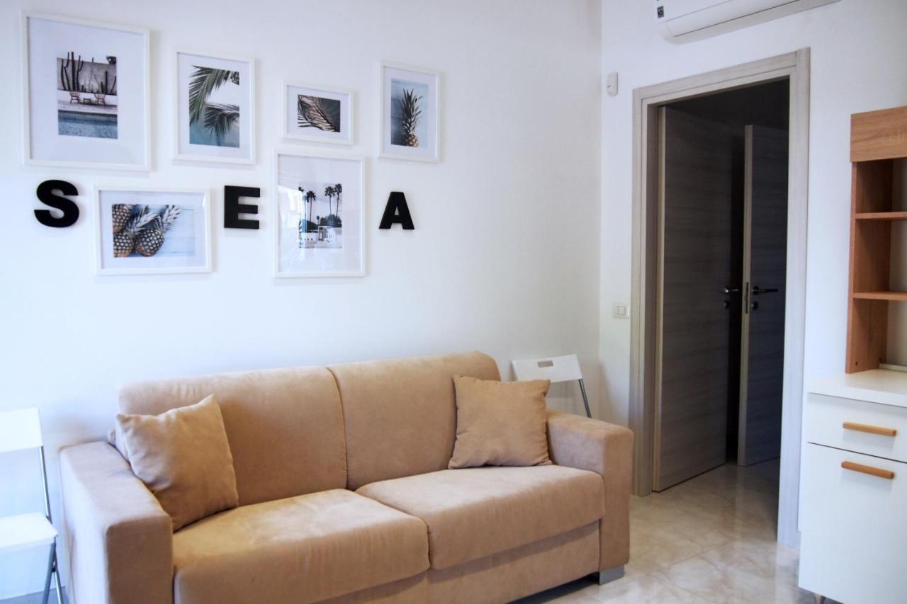 Le Rose Beach & Suites Appartamenti Fronte Mare A Villarosa Мартинсикуро Екстериор снимка