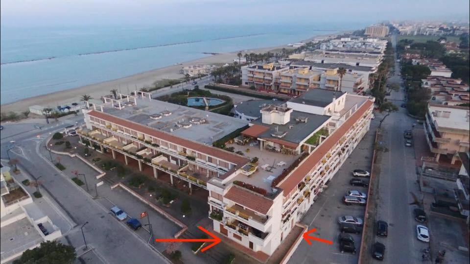 Le Rose Beach & Suites Appartamenti Fronte Mare A Villarosa Мартинсикуро Екстериор снимка